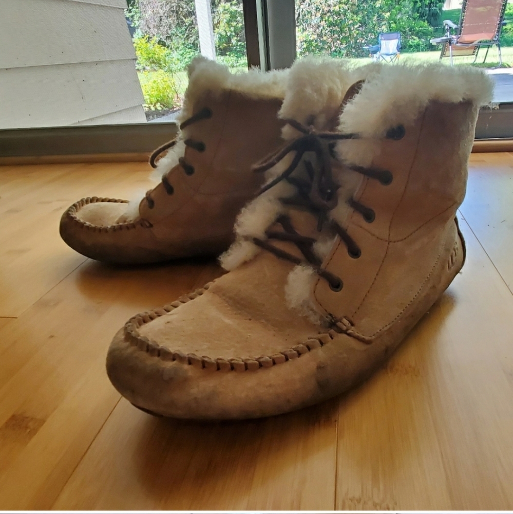 Ugg chickaree moccasin booties